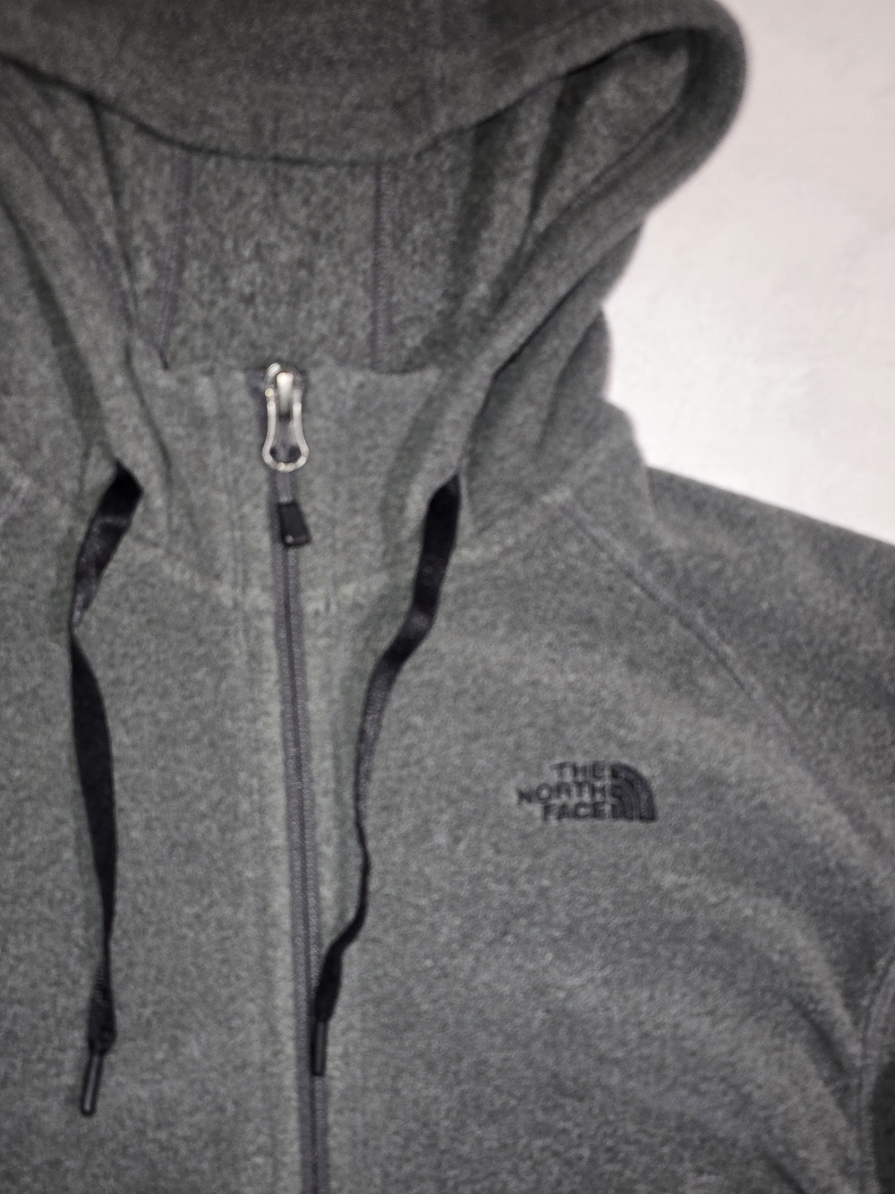 The North Face Women’s Mezzaluna Full-Zip Hoodie
Grey Medium Fleece - Picture 7 of 9